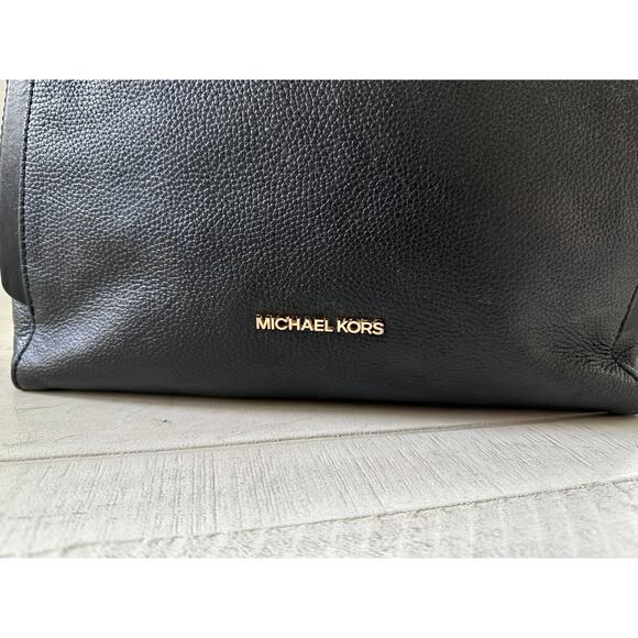 Michael Kors Black Leather Shoulder Bag with Gold Accents - Picture 5 of 11